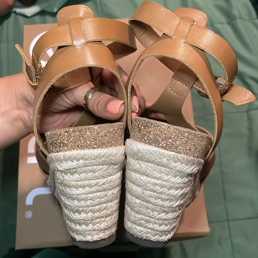 Earth Malera Leather Wedge- Size 7.5